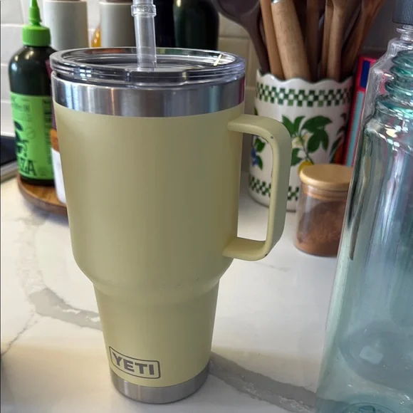 Yeti Drinkware Collection - 6 tumbler and water bottle